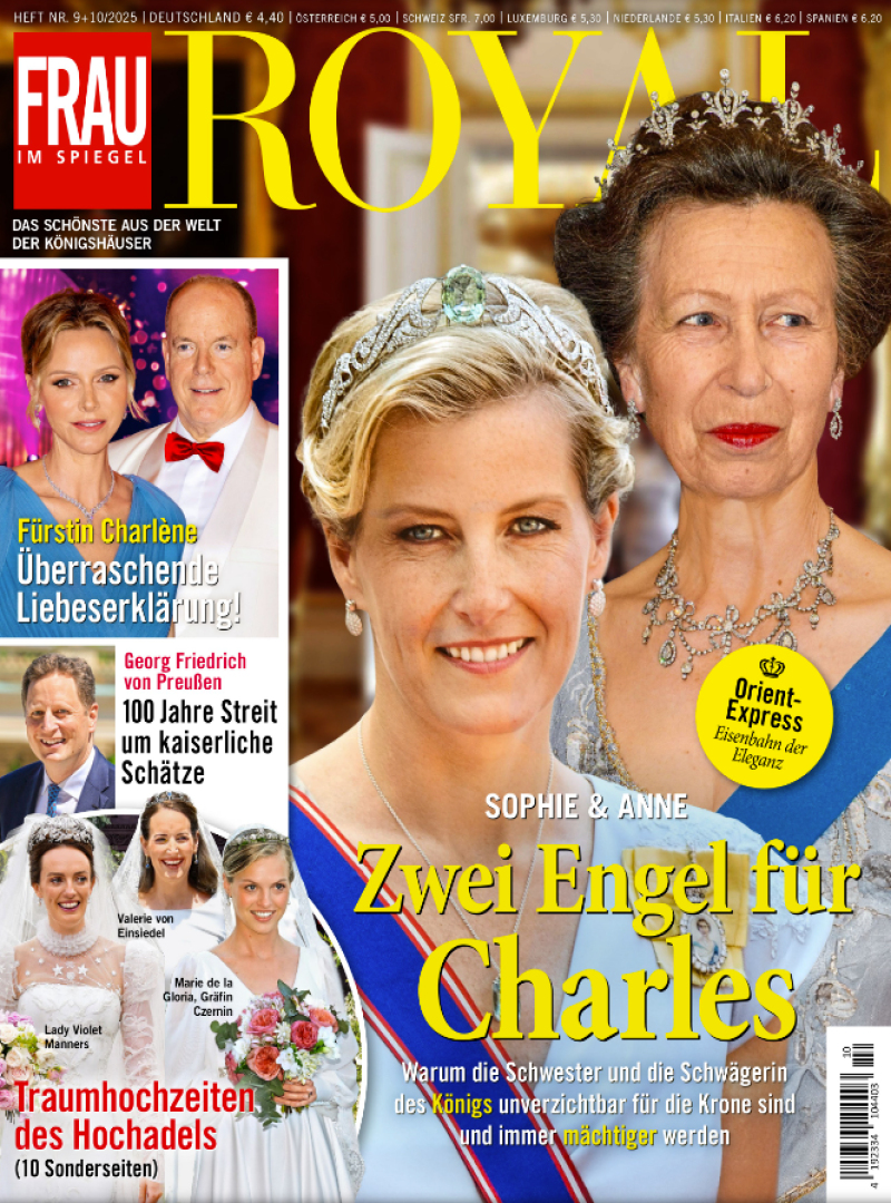 Frau im Spiegel ROYAL Frau im Spiegel ROYAL