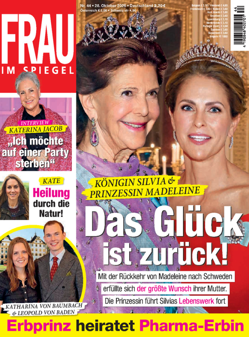 FRAU IM SPIEGEL