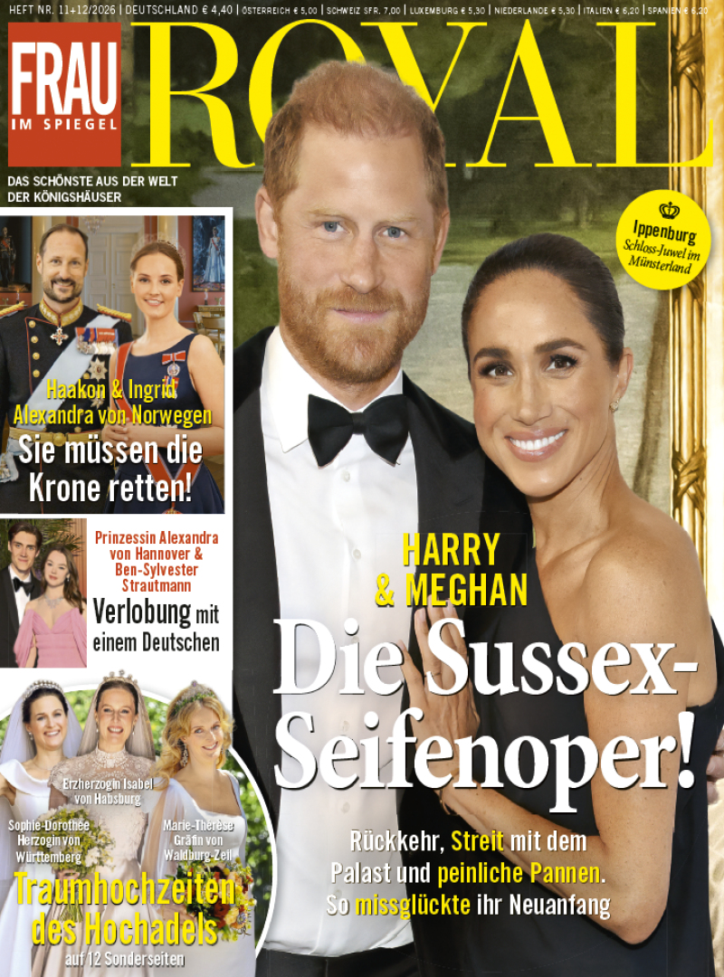 Frau im Spiegel ROYAL
