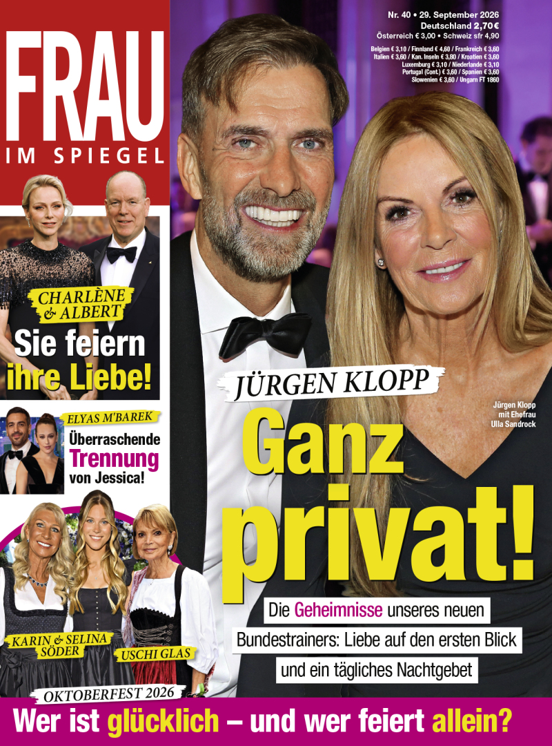 FRAU IM SPIEGEL